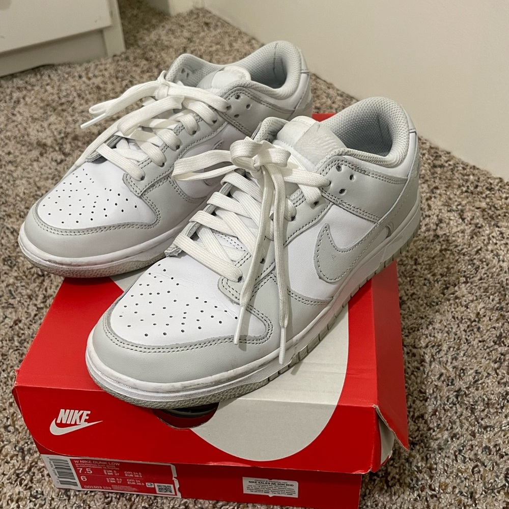 Nike Dunks - White/Photon Dust White